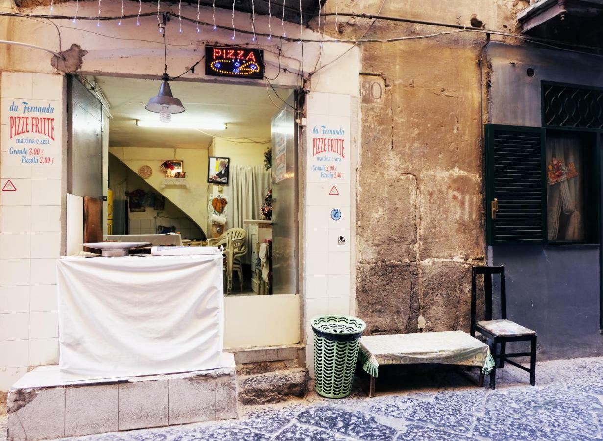 Il-Terno All'8 Al Centro Storico Old Town เนเปิลส์ ภายนอก รูปภาพ