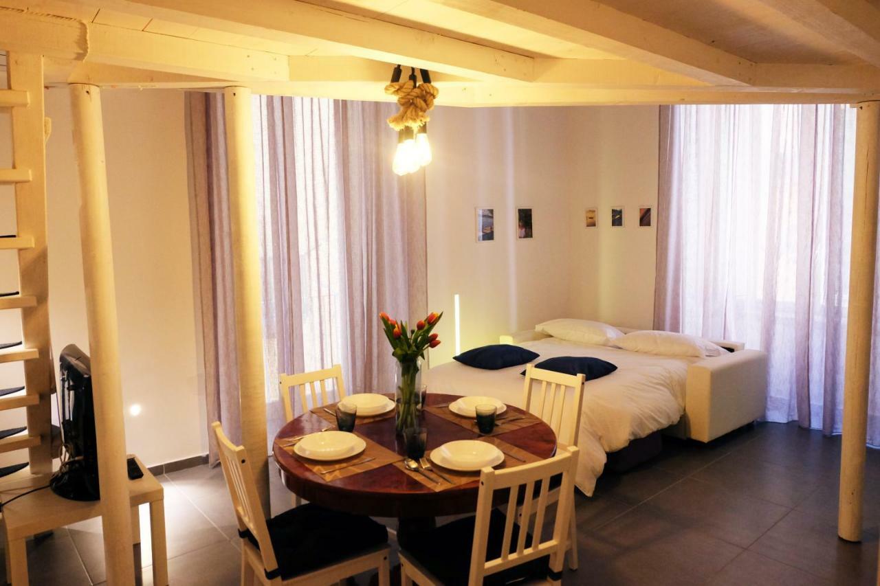 Il-Terno All'8 Al Centro Storico Old Town เนเปิลส์ ภายนอก รูปภาพ